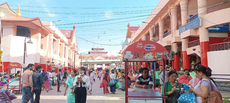 People thronging the Khwairamband Keithel to buy essential commodities on Monday.
