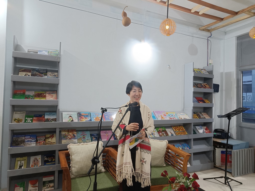 Juni Book Café