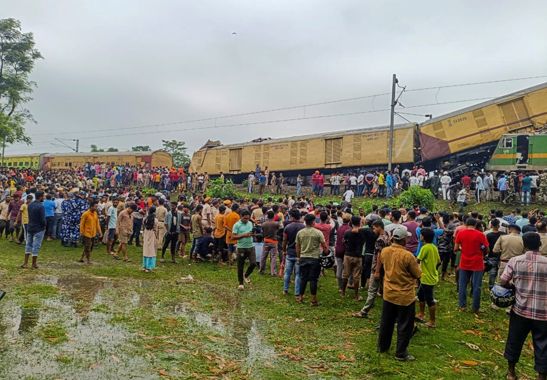 15 dead, 60 injured as goods train rams into Kanchanjunga Express in West Bengal