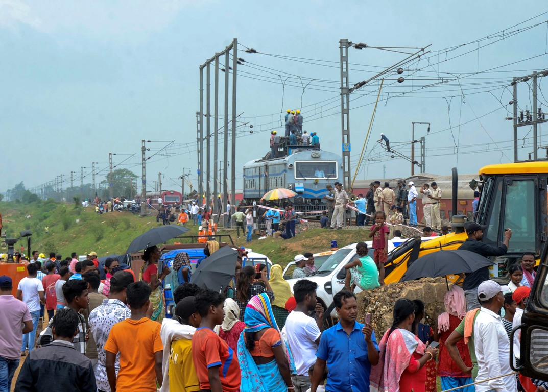 Two killed, 20 injured as 18 coaches of Howrah-Mumbai Mail derail in Jharkhand
