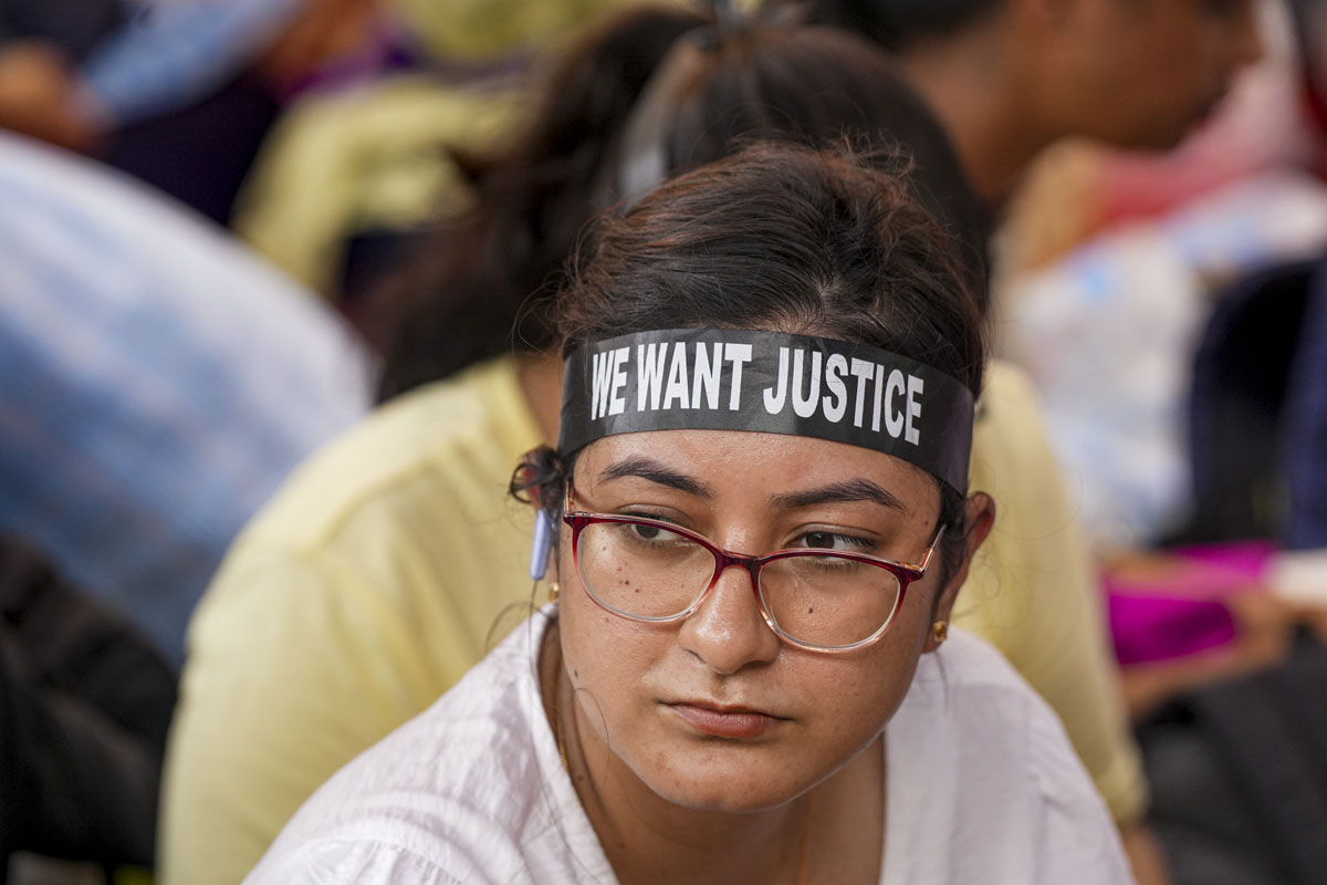 Bengal govt dismisses junior doctors' precondition for talks; standoff continues amid protests