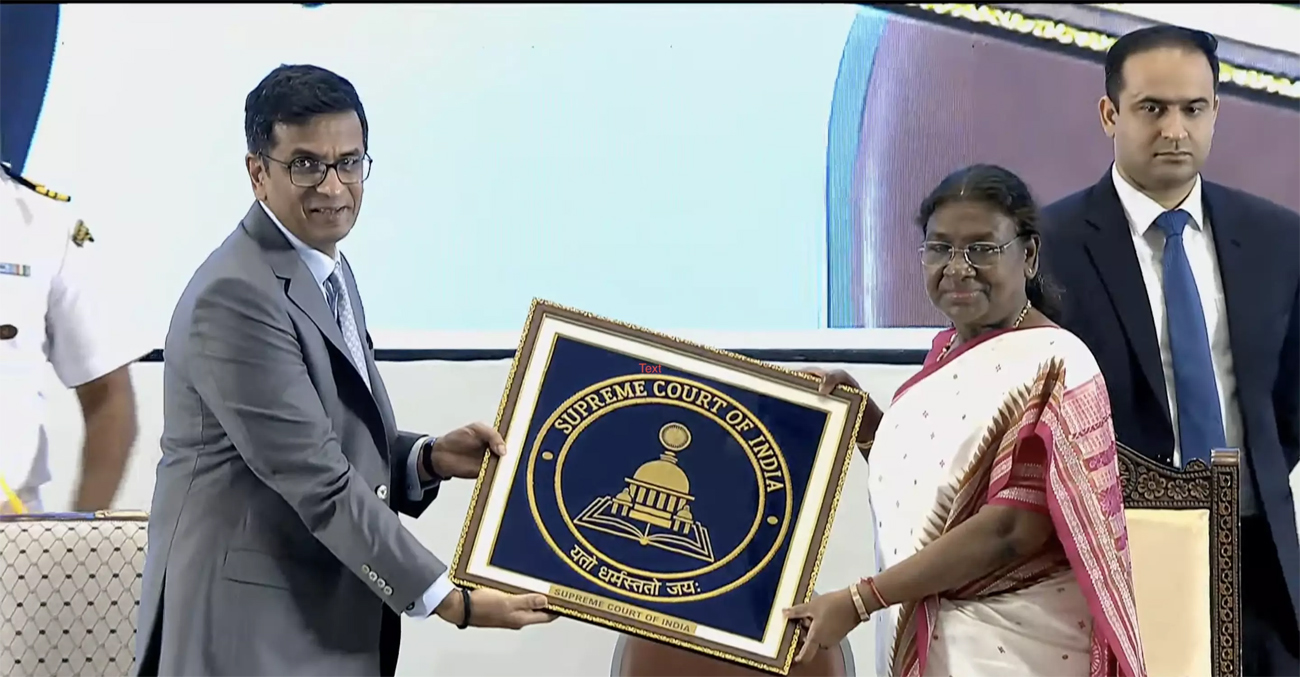 President Murmu unveils new flag & insignia of the Supreme Court