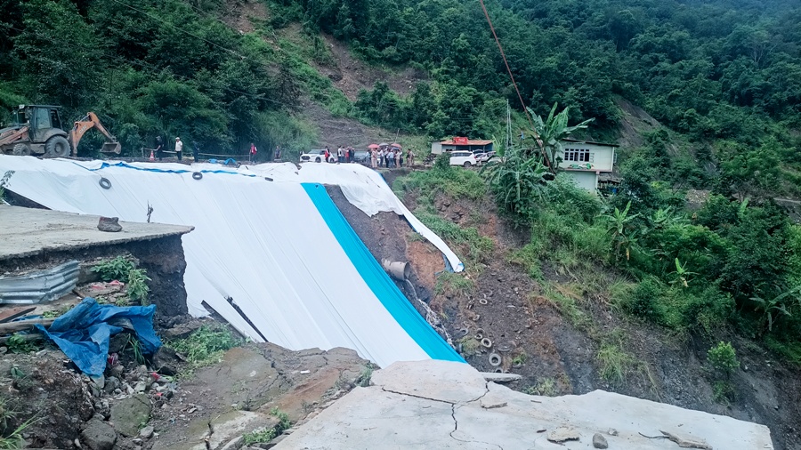 CM Neiphiu Rio inspects landslide-affected NH-29 near Old KMC dumping site