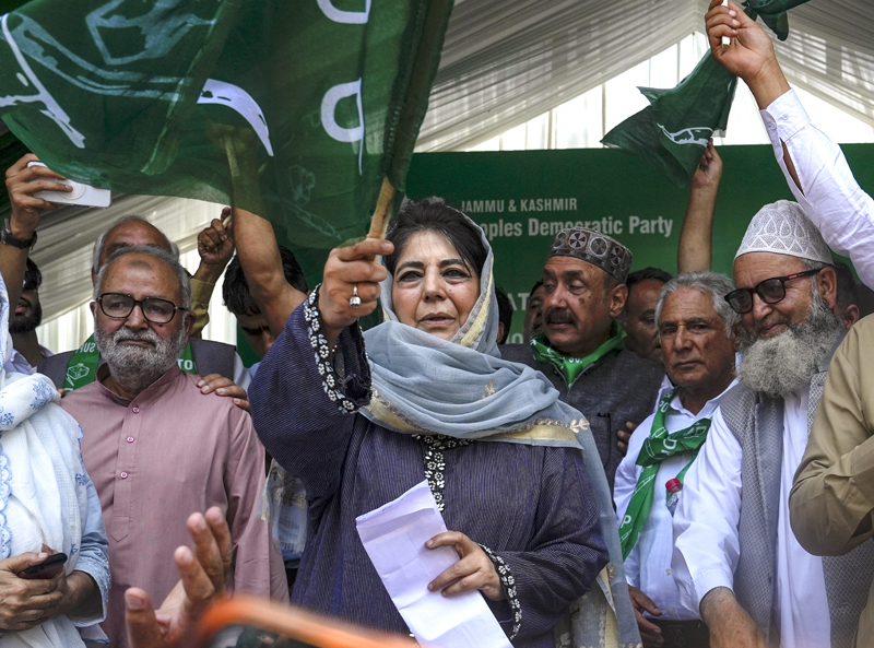 Stop ranting about war, talk about dialogue with Pakistan: Mehbooba Mufti to Centre