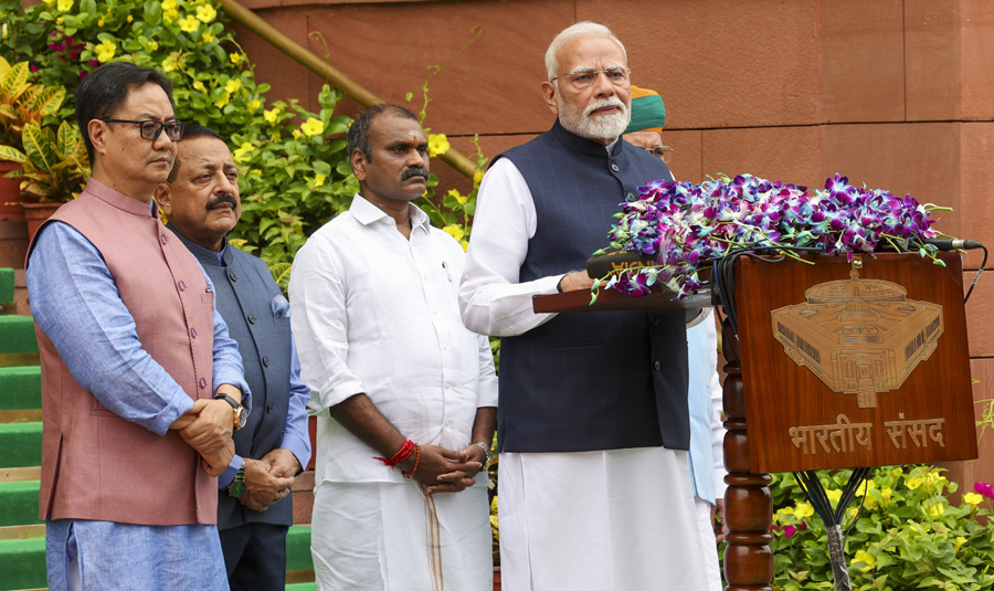 Monsoon session like 'Vijay Utsav', Constitution winning over violence: PM Modi