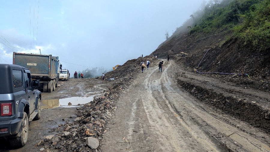 Mudslides disrupt NH-2 in Kohima; college students and commuters bear the brunt