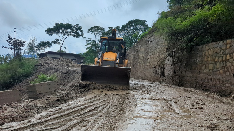 Mudslides disrupt NH-2 in Kohima; college students and commuters bear the brunt