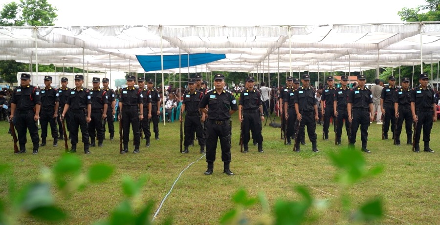 NSCN (IM) president Q Tuccu hoists the Naga national flag during the 79th Independence Day celebration at Hebron headquarters on Thursday.