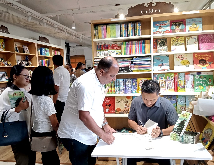 Huthuka Sumi’s book ‘Giants’ launched at The White Owl 