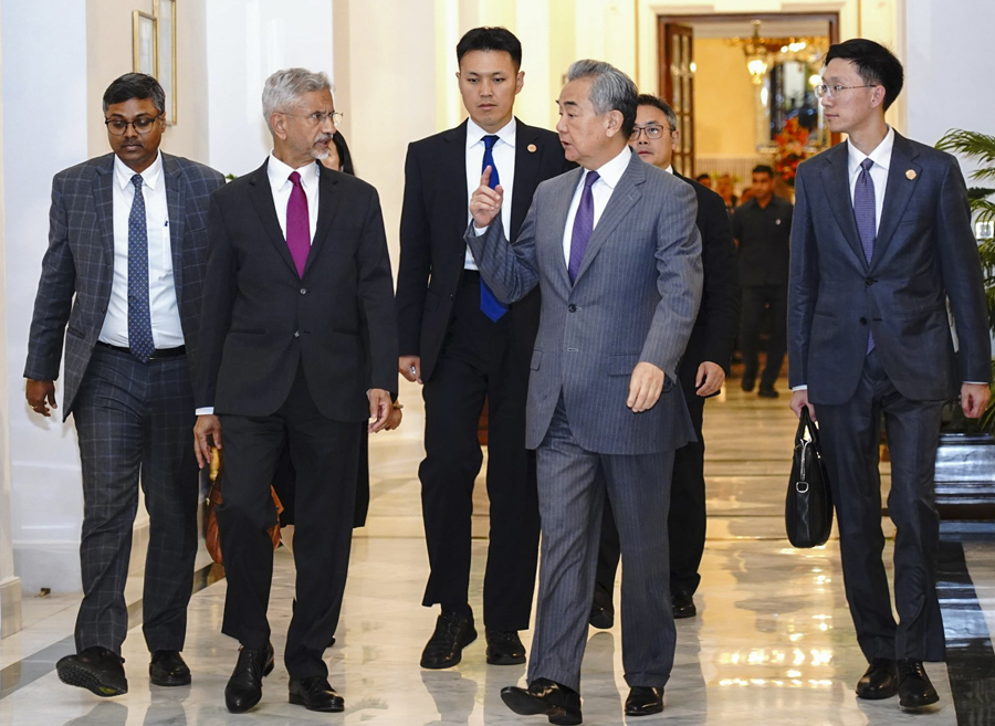 Essential that de-escalation process along LAC move forward: EAM Jaishankar to Wang Yi