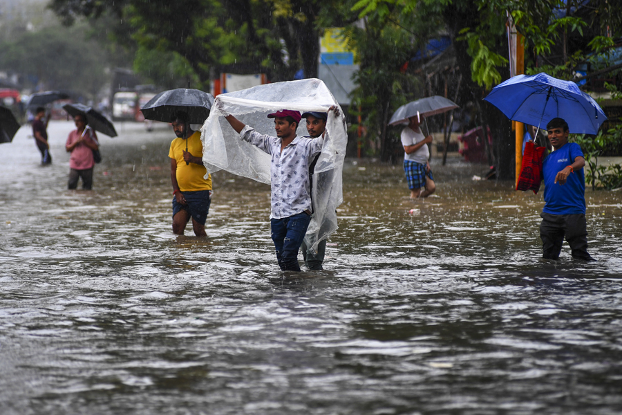 Mumbai rained out: Air, road, rail services hit; 500 evacuated after Mithi level rises