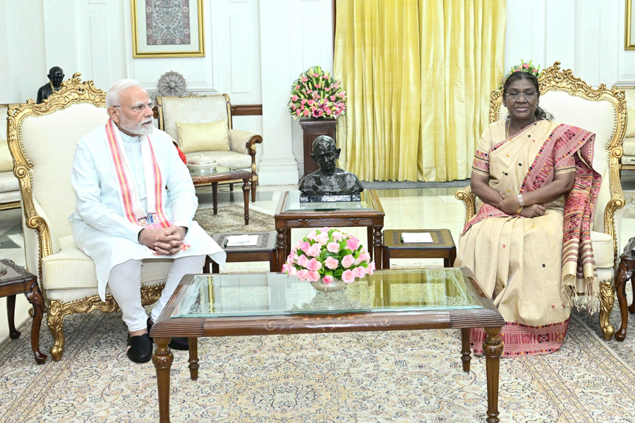 PM Narendra Modi, Amit Shah meet President Droupadi Murmu separately