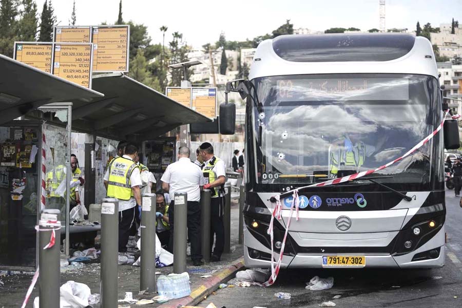 Palestinian gunmen open fire at Jerusalem bus stop, killing 6, Israeli officials say