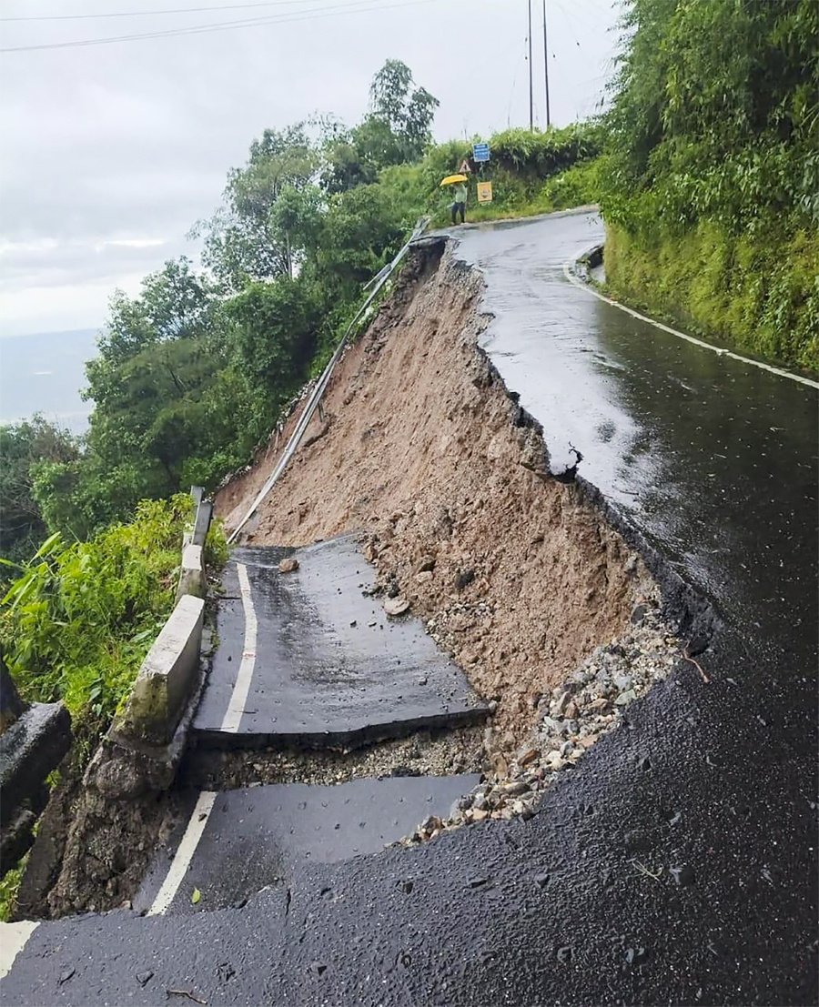 10 dead as heavy rain triggers massive landslides in Darjeeling; PM says situation closely monitored
