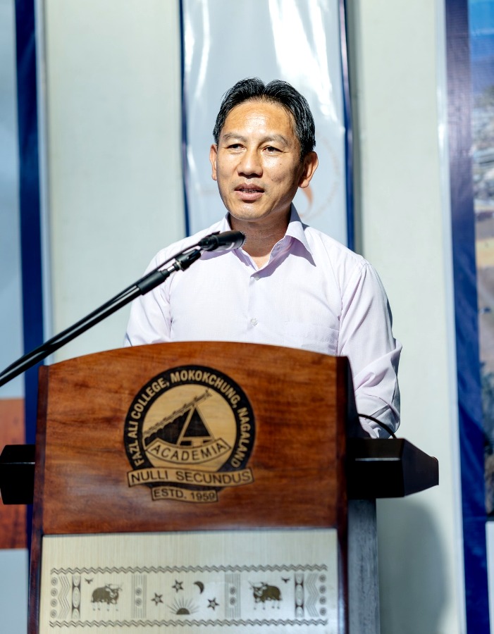 Fazl Ali College hosts 5th session of Thinking Hat Talk Series
