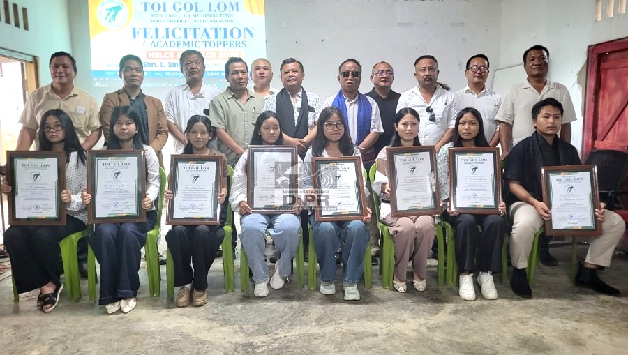 Toi Gol Lom felicitates meritorious students in Ahthibung
